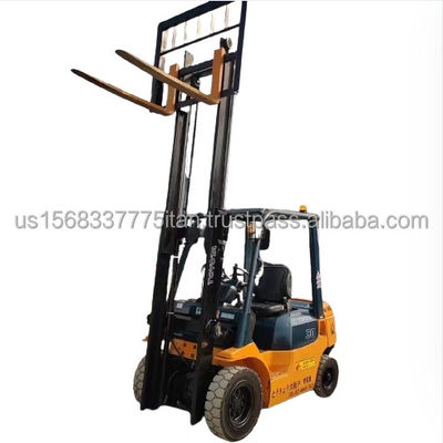 Toyota FD50 carrello elevatore in ottime condizioni e peso di 3 tonnellate in magazzino