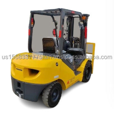 Camione elevatore diesel Komatsu 3 tonnellate usato 30 con 0-2000 ore di lavoro e facile manutenzione