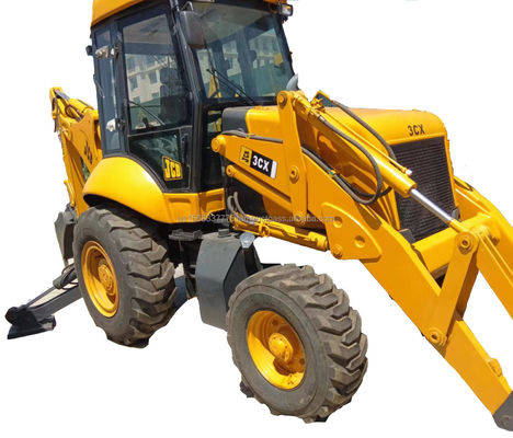 Caricatore JCB 3CX usato in buone condizioni con carico nominale di 6 tonnellate e anno 2016