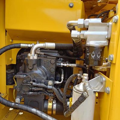 Escavatore Komatsu PC130 con valvola idraulica originale e 90% di condizione in Giappone