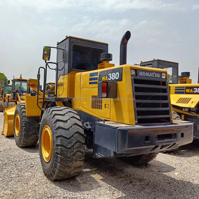 Caricatore di seconda mano Komatsu WA 380 con poche ore di lavoro e prestazioni eccellenti