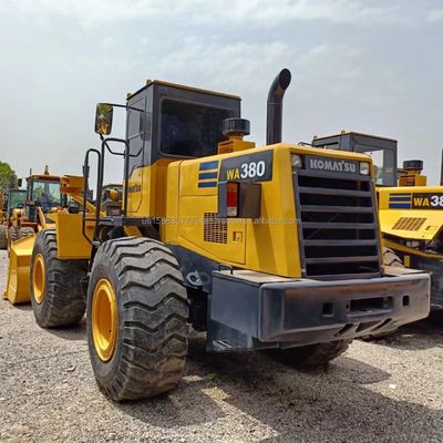 Caricatore di seconda mano Komatsu WA 380 con poche ore di lavoro e prestazioni eccellenti