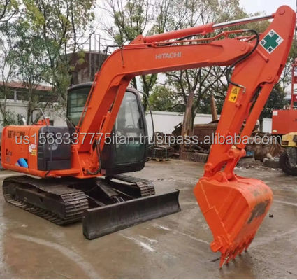 Escavatore usato Hitachi ZX60 con valvola idraulica originale e 7000 kg di peso della macchina