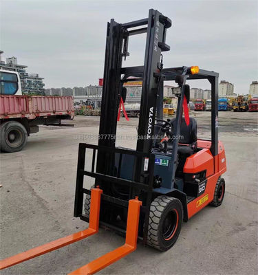 Potente e conveniente carrello elevatore diesel usato TOYOTA 9F30 per il vostro magazzino
