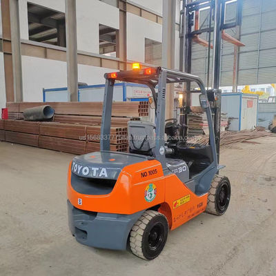 Toyota 8F30 carrello elevatore diesel usato ragionevole per i negozi di materiali da costruzione