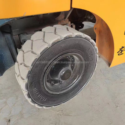 Valvola idraulica originale utilizzata 3 tonnellate 3,5 tonnellate 5 tonnellate carrello elevatore FD30 Toyota carrelli elevatori Giappone