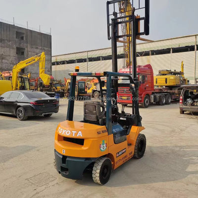 Toyota FD50 Truck Forklift con cilindro idraulico originale di 3 tonnellate di peso operativo