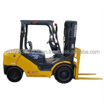 Tempo di lavoro ridotto Camione elevatore Komatsu 3 tonnellate con valvola idraulica originale in Giappone