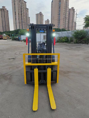 Tempo di lavoro ridotto Camione elevatore Komatsu 3 tonnellate con valvola idraulica originale in Giappone
