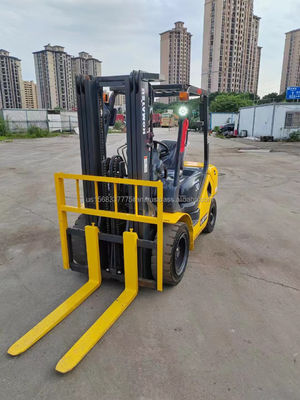 Tempo di lavoro ridotto Camione elevatore Komatsu 3 tonnellate con valvola idraulica originale in Giappone