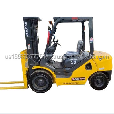 Nessuna Capacità del secchio utilizzato 3 tonnellate Komatsu Diesel forklift 30 con valvola idraulica originale