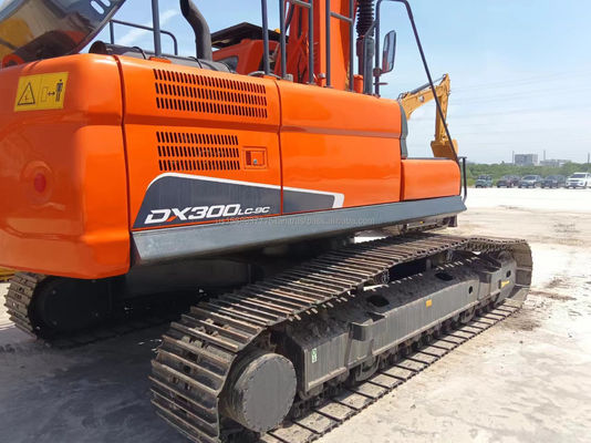 Escavatore usato Doosan DH300 con peso operativo di 30 tonnellate e valvola idraulica originale