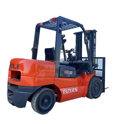 I negozi di materiali da costruzione traggono vantaggio dal carrello elevatore HILI AC20 utilizzato con fonte di energia diesel