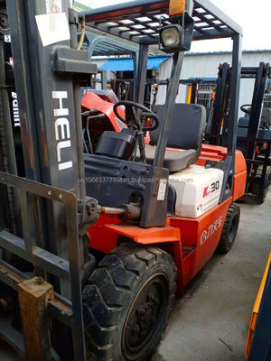 Potente carrello elevatore Heli K30 con macchine usate e opzioni elettriche diesel