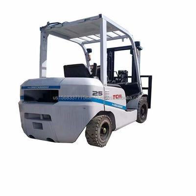 TCM 25 Camione elevatore usato con motore diesel e prestazioni potenti di TCM