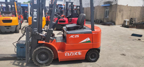 Forklift diesel utilizzato AC25 con ottime prestazioni e originale nel 2012