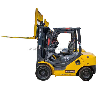 Camione elevatore diesel Komatsu 30 con prestazioni eccellenti e basso peso