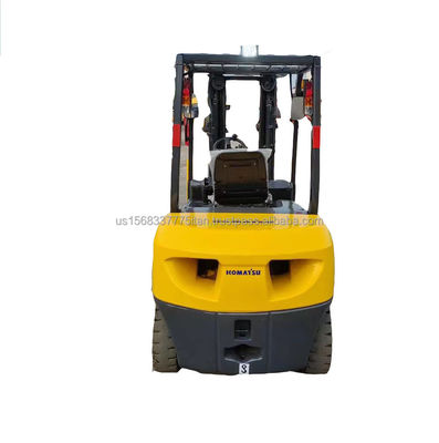 Camione elevatore Komatsu 30 usato con lunghezza di forcella di 1000 mm e altezza di sollevamento di 4,5 M Min.