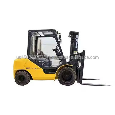 Negozi di materiali da costruzione 3 tonnellate Komatsu 30 carrello elevatore con prestazioni originali eccellenti