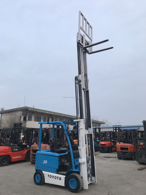 Usato Toyota 2 tonnellate carrello elevatore per la vendita e l'anno 2012 Diesel elettrico fonte di energia propano