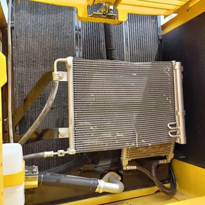 Escavatore Komatsu PC220 usato con 0-2000 ore di lavoro e peso operativo di 22 tonnellate