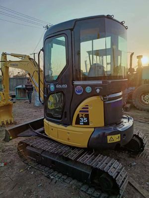 Mini escavatore Komatsu PC35 con 0-2000 ore di lavoro e 3500 kg di peso della macchina