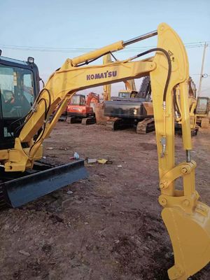 Mini escavatore Komatsu PC35 con 0-2000 ore di lavoro e 3500 kg di peso della macchina