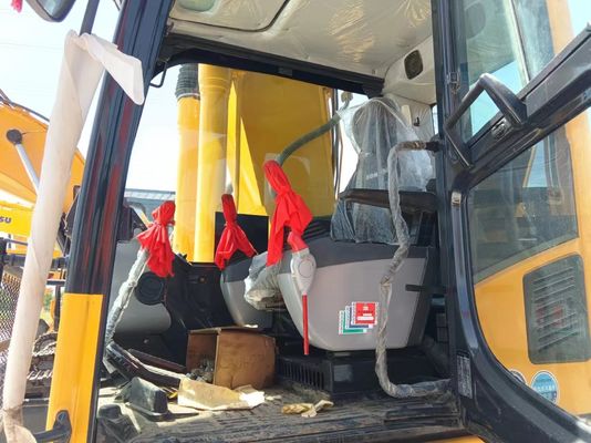 Escavatore Komatsu PC220 con potenza di 119 kW e peso di 22000 kg