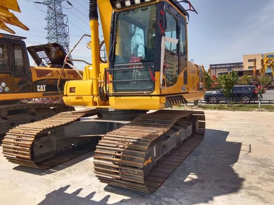 Escavatore Komatsu PC220 con potenza di 119 kW e peso di 22000 kg