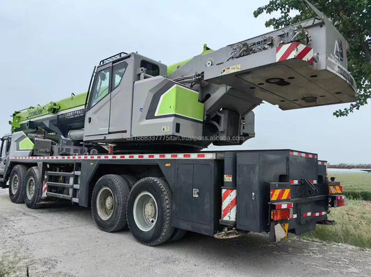 Granata Zoomlion da 90 tonnellate con altezza di sollevamento massima di 4,5 m e buona capacità di sollevamento