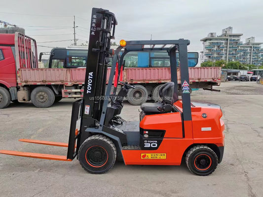 3000 kg Peso TOYOTA 7F30 Usato carrello elevatore diesel 99% Modello 2012 per grande efficienza