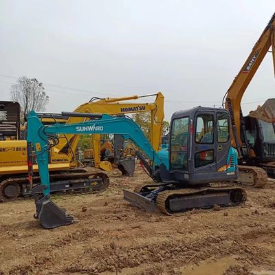 Motore Caterpillar usato e componenti Hyundai sul mini escavatore Sunward SWE60E da 6 tonnellate