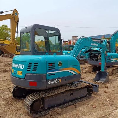 Motore Caterpillar usato e componenti Hyundai sul mini escavatore Sunward SWE60E da 6 tonnellate